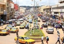 Ketcha Courtès veut expérimenter des sens interdits aux alentours du marché central et de l’Avenue Kennedy