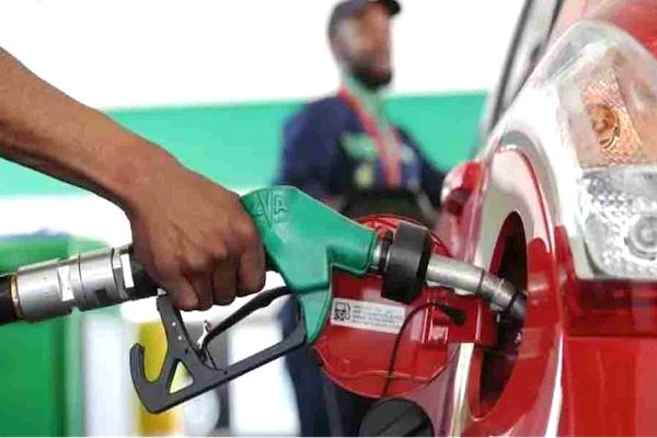 Perturbation dans la distribution du carburant : Le Ministre du Commerce  traque les éventuels spéculateurs (Communiqué) 