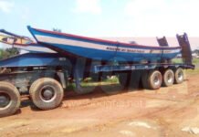 Au Cameroun, le Ministère des Travaux Publics rétrocède deux embarcations de 40ch à la Commune de Makak