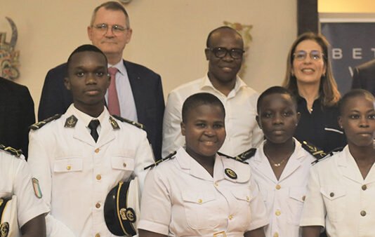 Côte d’Ivoire : La Fondation CMA CGM offre quatre bourses d’études pendant trois ans à des étudiants de l’ARSTM