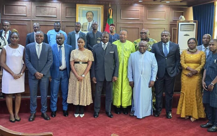 Photo de groupe Comité de suivi chemin de fer Mbalam-Port de kribi