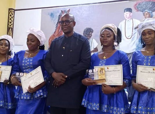 Socopao Cameroun offre des primes d’excellence et dons pour les jeunes de Foumban dans la région de l’Ouest