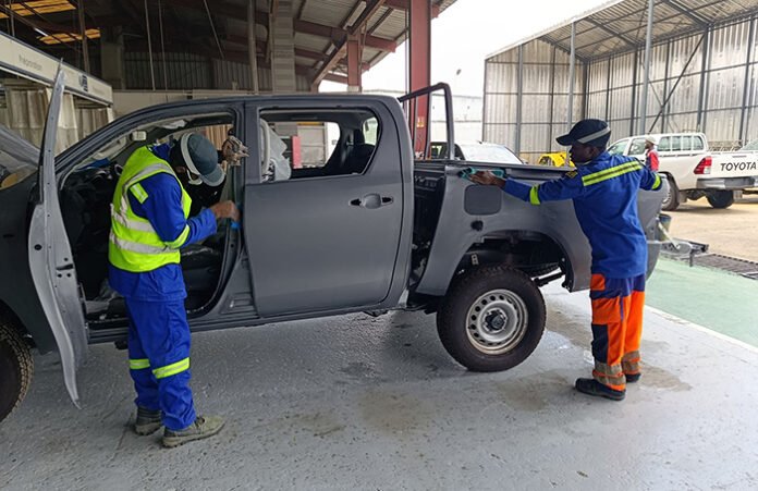Des jeunes en formation dans les ateliers de CFAO Mobility Cameroun