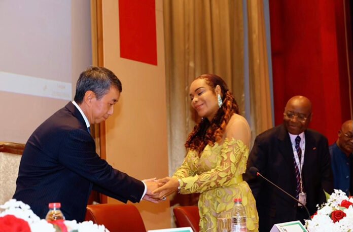 Rencontre entre Georges LI et Nathalie MOUDIKI sur le projet CSTAR Tank Farm